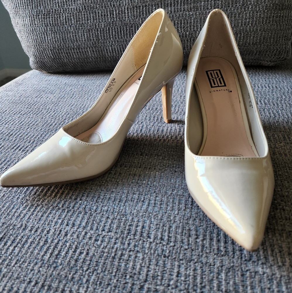 Geneen by Signature Classic faux-patent pointed-toe Pump, 6.5